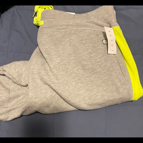 LIVI Active Jogging Set by Lane Bryant - Picture 3 of 6